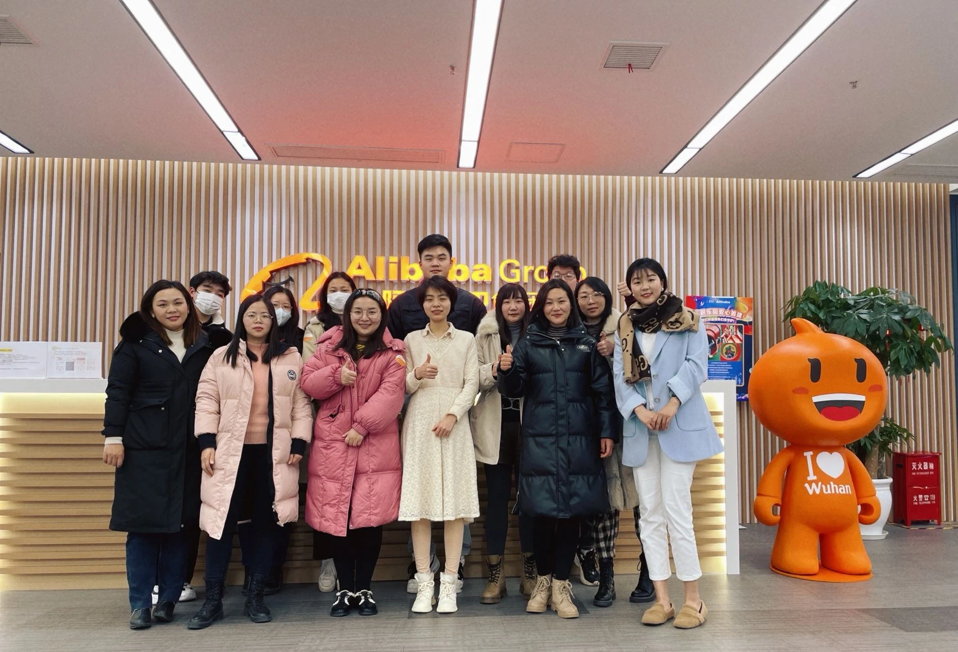 Jingyue Glass foreign trade operations team