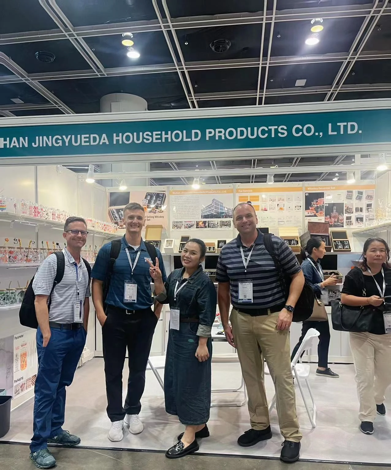 Jingyue Glass booth with overseas buyers - Commercial Grade Lead-Free Glassware Wholesale Factory