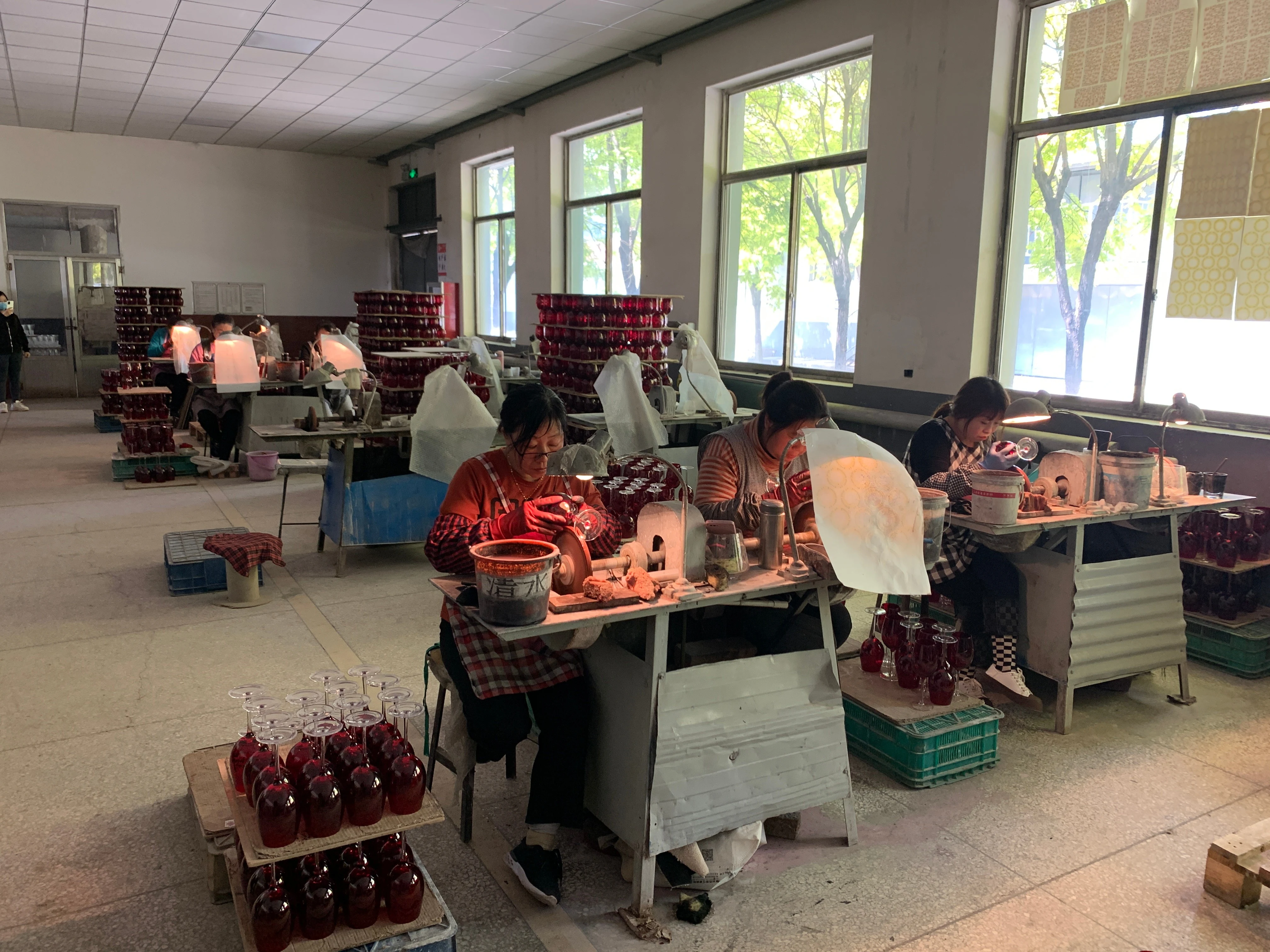 Glass carving and deep engraving workshop at Jingyue Glass