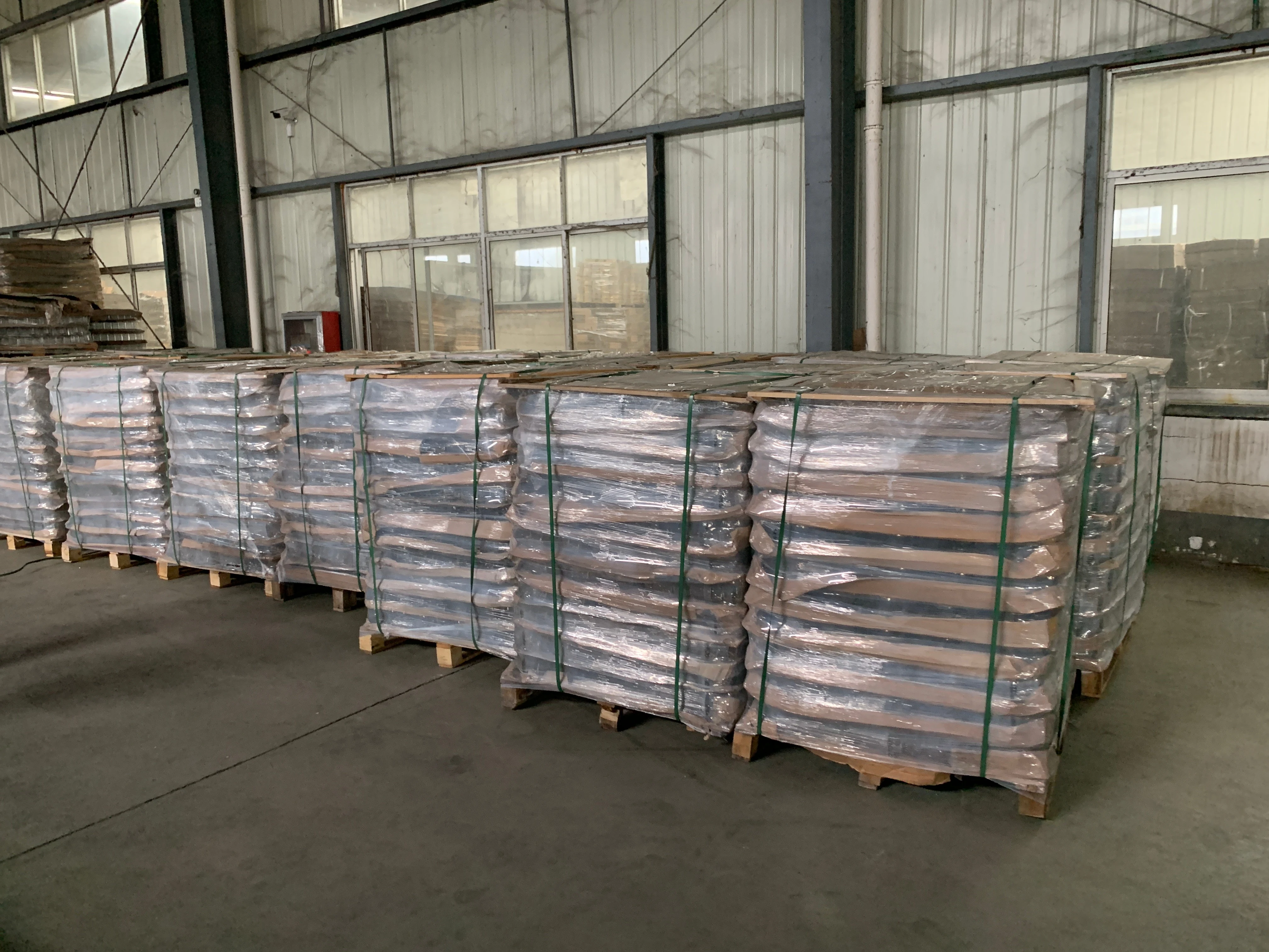 Export palletized packaging and container delivery staging