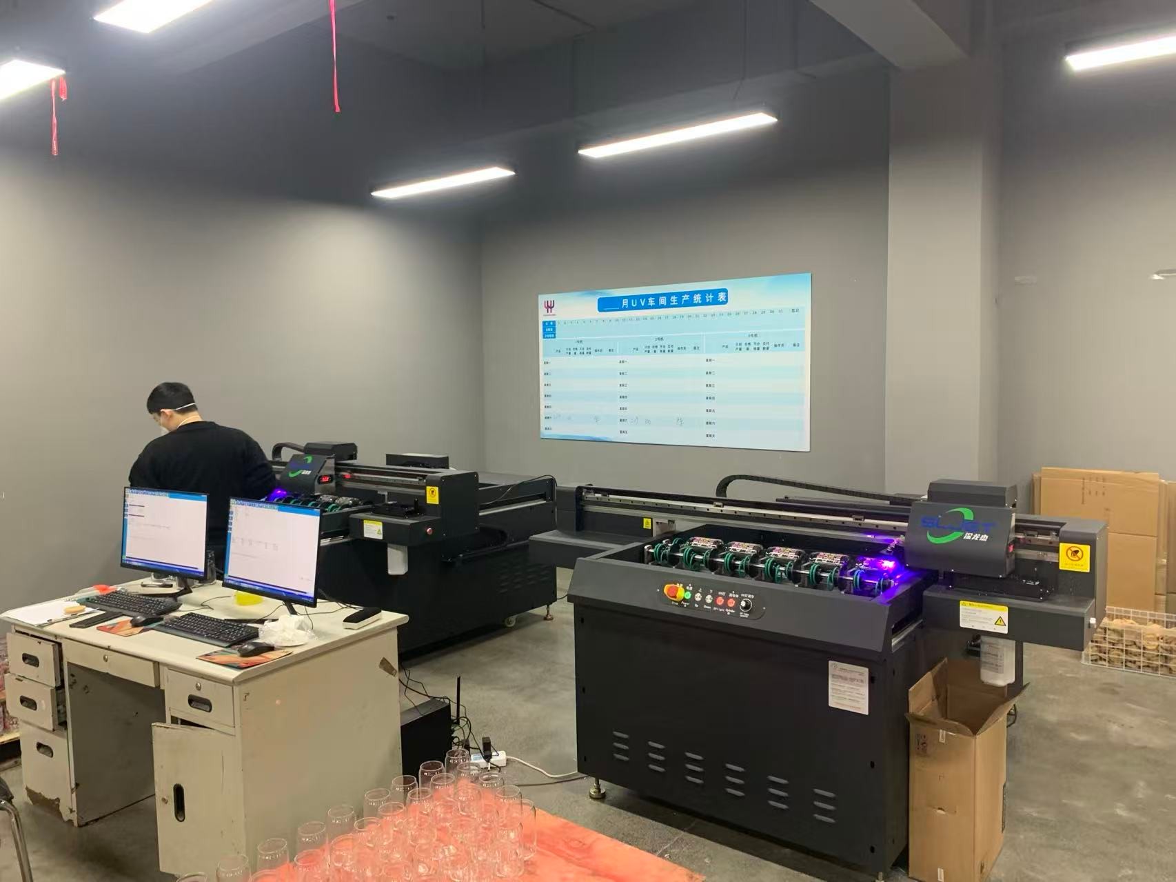 UV printing and digital decoration workshop at Jingyue Glass